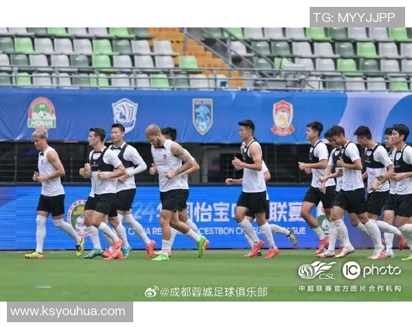 赛后分析:杭州足球队与成都足球队在比赛中的战术灵活性对比 赛后分析:杭州足球队与成都足球队在比赛中的战术灵活性对比