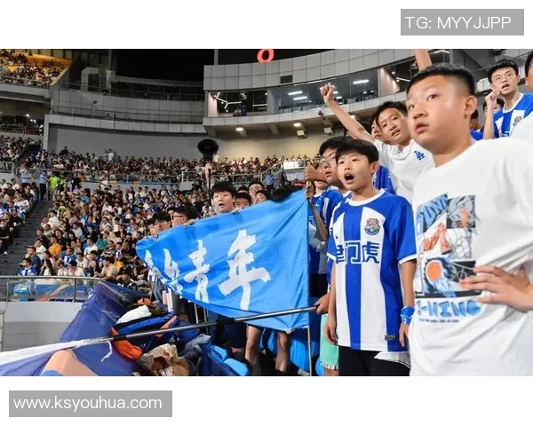 足球明星进球后浪漫求婚感动全场球迷见证爱的瞬间 足球明星进球后浪漫求婚感动全场球迷见证爱的瞬间